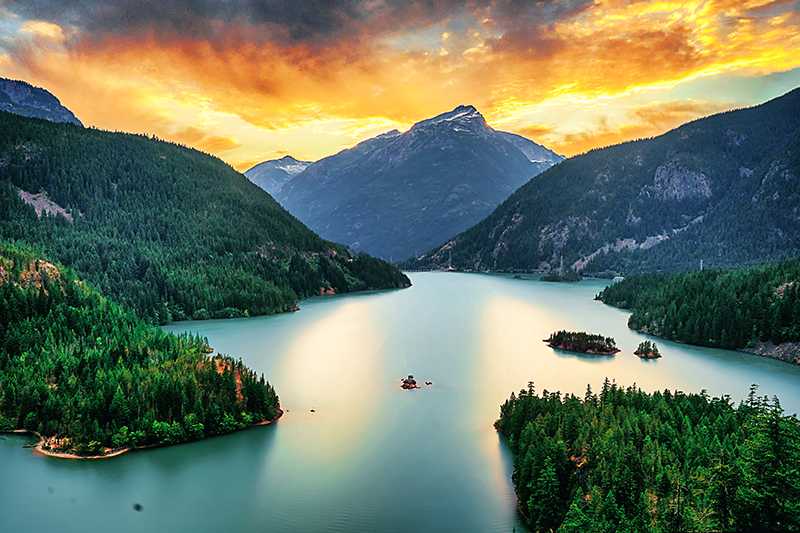 Sunset over Lake Diablo located in the Pacific Northwest Cascades